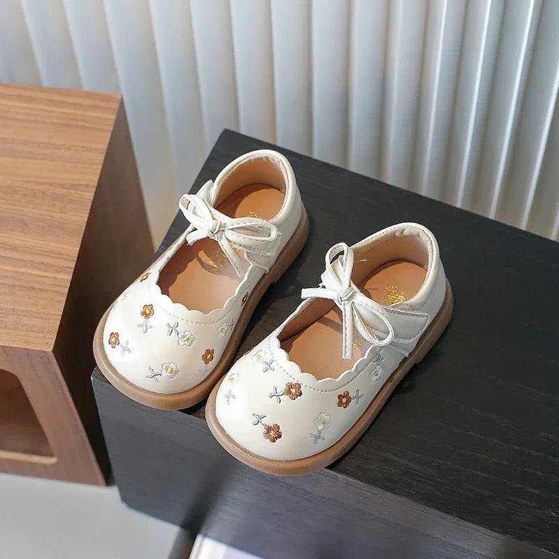 Spring Autumn Girls Soft Leather Shoes Embroidery Flower Princess Sweet Kids National Style Children Flat Mary Janes Dress Shoes