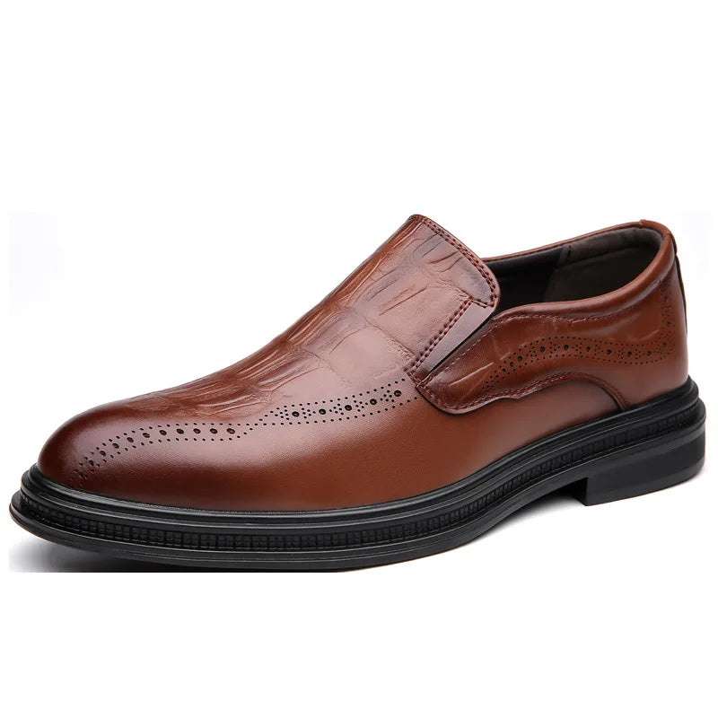 2026 Spring Autumn New Designer Brogue Shoes for Men Fashion Business Casual Shoes Male Solid Color Leather Shoe Loafers Man