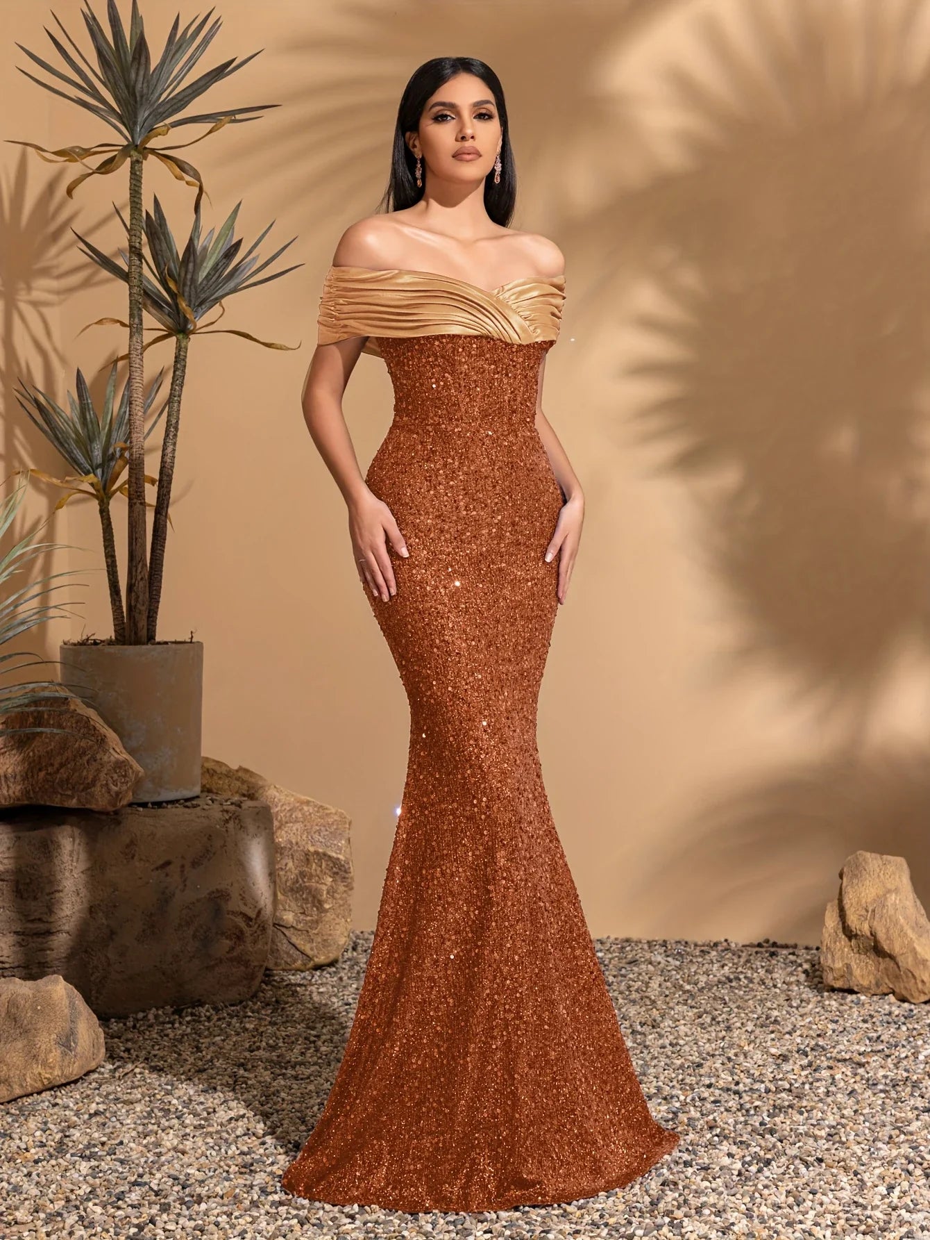 Off-the-shoulder pleated hip-hugging dress, elegant and chic dress