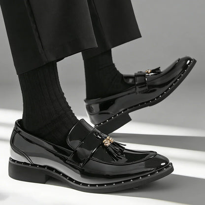 Fashion Men's Business Formal Slip-On Loafers Pointed Toe Patent Leather Shoes Shiny Tassel & Snake Print, Suitable Office Party