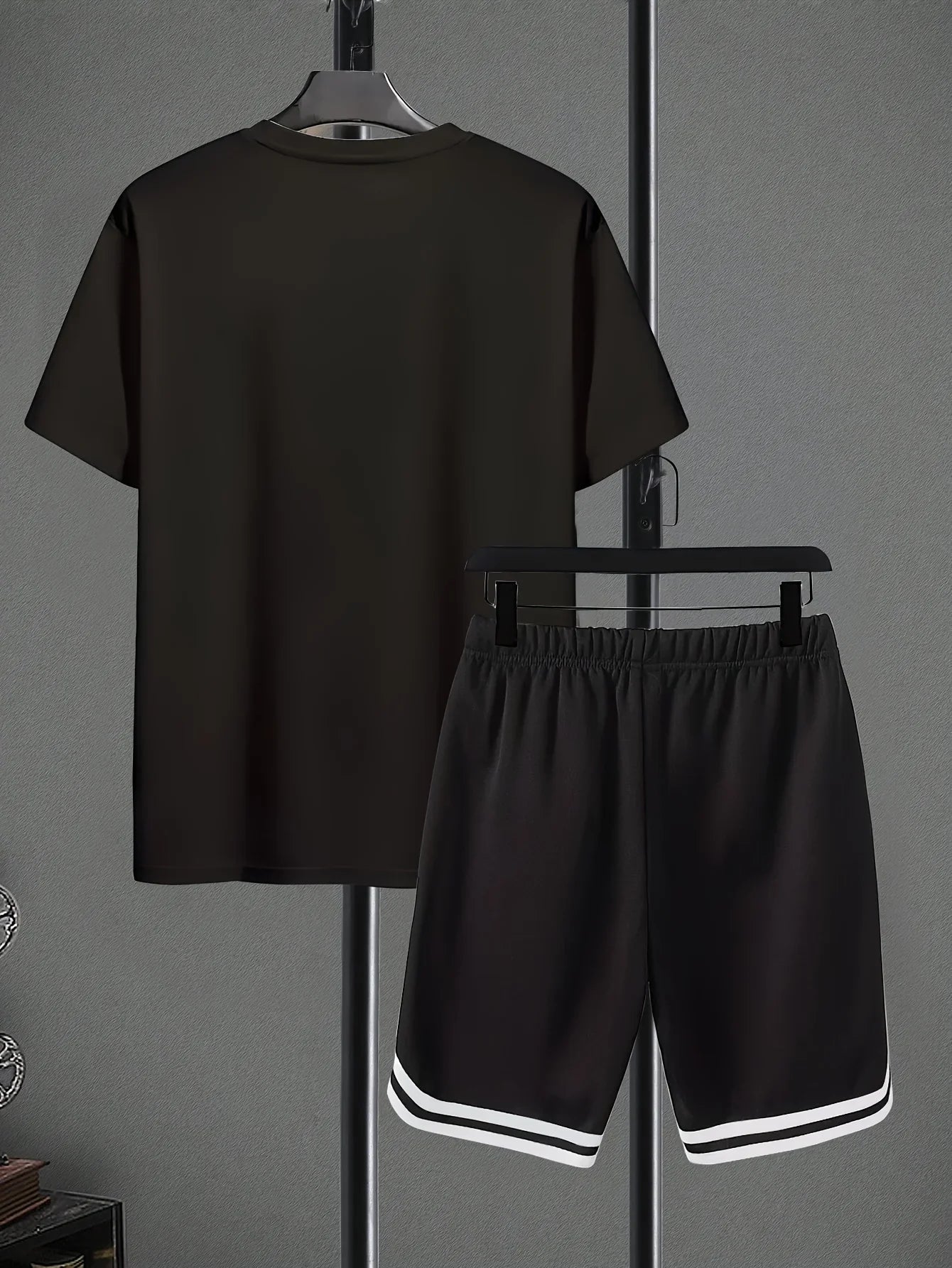 youth set for Summer 2025 featuring letter prints is a vibrant and fashionable streetwear