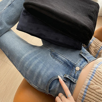 Fashion New Women Warm Plush Flared Jeans Thermal Fleece Loose Denim Pants Female High Waist Urban Straight Flare Trouser