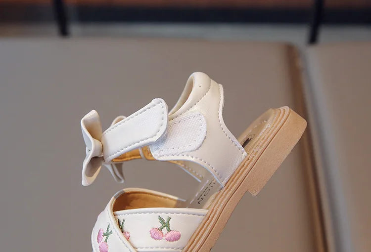 Baby Girls Leather Sandals Princess Sweet Kids Beach Sandals Summer New Children Toddlers Bow Sandals Embroidery Fruit Fashion