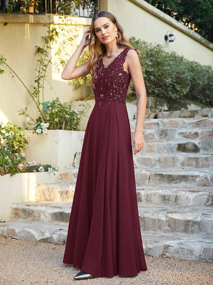 Vestido de festa de casamento em azul marinho com chiffon, renda, bordado, decote em V, cristal, sem mangas, elegante, formal, para madrinha de casamento