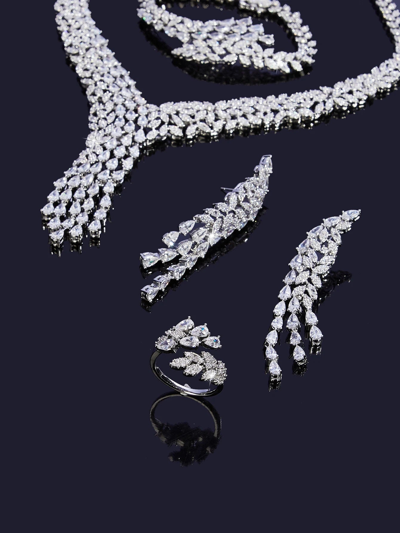 Luxury Brilliant Cubic Zirconia Bridal Jewelry Set Brides Accessories Tassel Water Drop Necklace Earring 4pcs Set for Wedding