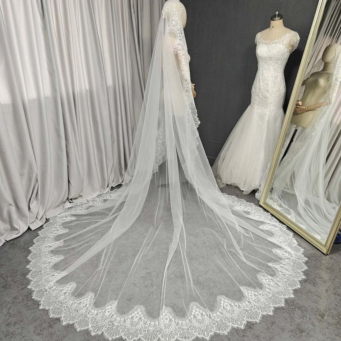 Customized Mantilla Veil with Wide Eyelash Lace, Ivory Chantilly Lace Wedding Veil with Hidden Comb, 2.5m/3m/3.5m/4m Long Veil