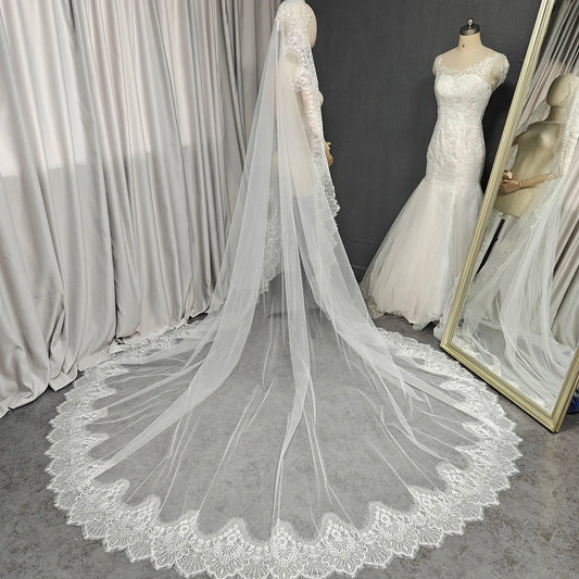 Customized Mantilla Veil with Wide Eyelash Lace, Ivory Chantilly Lace Wedding Veil with Hidden Comb, 2.5m/3m/3.5m/4m Long Veil
