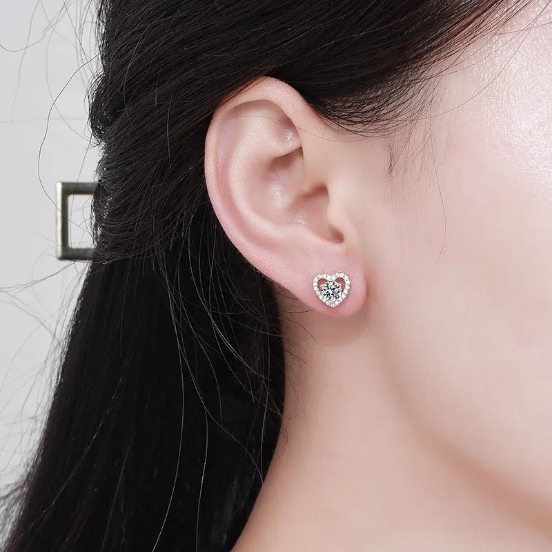 New In 0.3CT 4mm D Color Moissanite Stud Earrings For Women Party 925 Sterling Silver Pass Diamond Test Heart Shape Earring