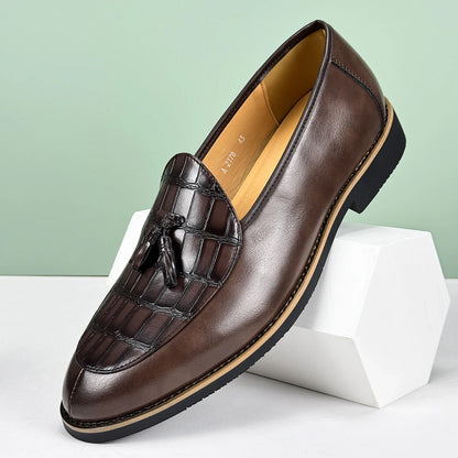 New Men Formal Leather Shoes British Style Tassels Loafers Pointed Toe Breathable Non-Slip Business Casual Wedding Office Shoes