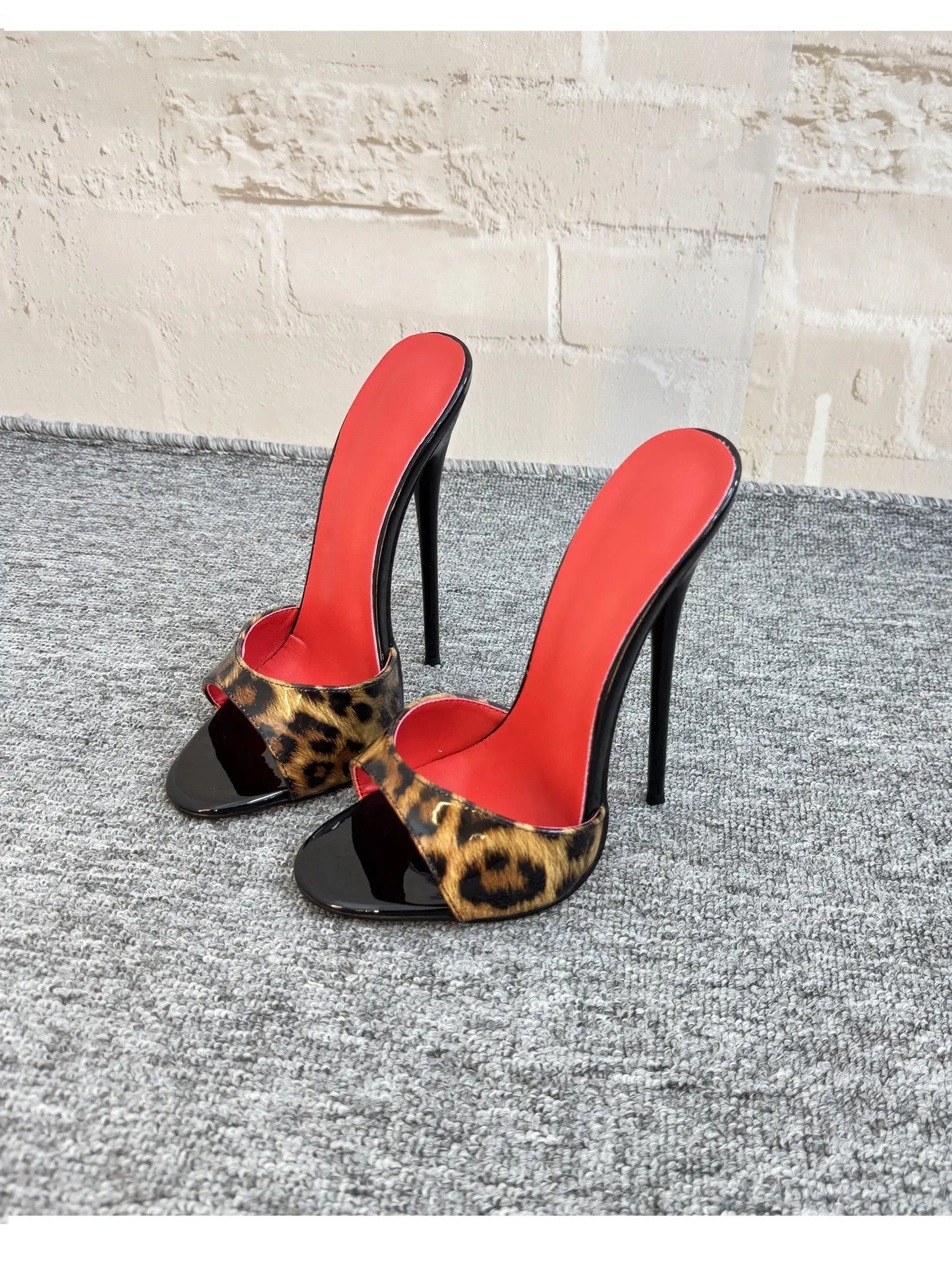 New 12cm fashionable high-heeled patent leather leopard print slippers with sexy open toed sandals, reversed size, 33-46