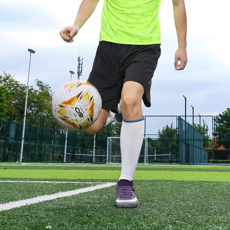 New Men Match Football Boots Ankle Non-Slip TF/FG Professional Soccer Shoes Boys Sneakers Comfortable Sports Shoes Unisex