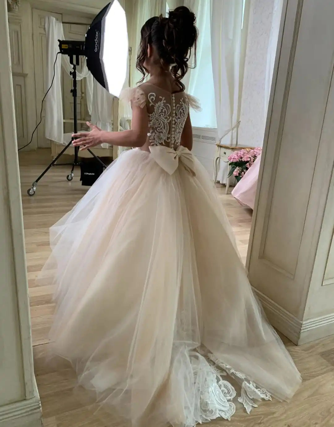 Communion Girl Dress Lace Appqulies Bodice Floor-length Skirt Puffy Dress with Long Train Formal Party Toddler Clothe