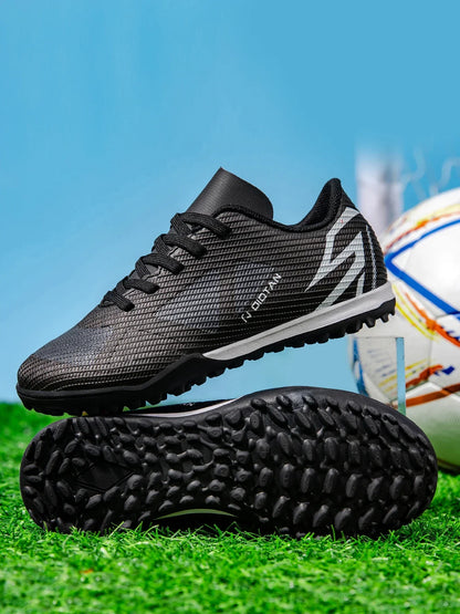 Low-top, soccer shoes, unisex, TF and FG, slip-resistant and wear-resistant, available in 3 colors. Sole spikes Not above ankle