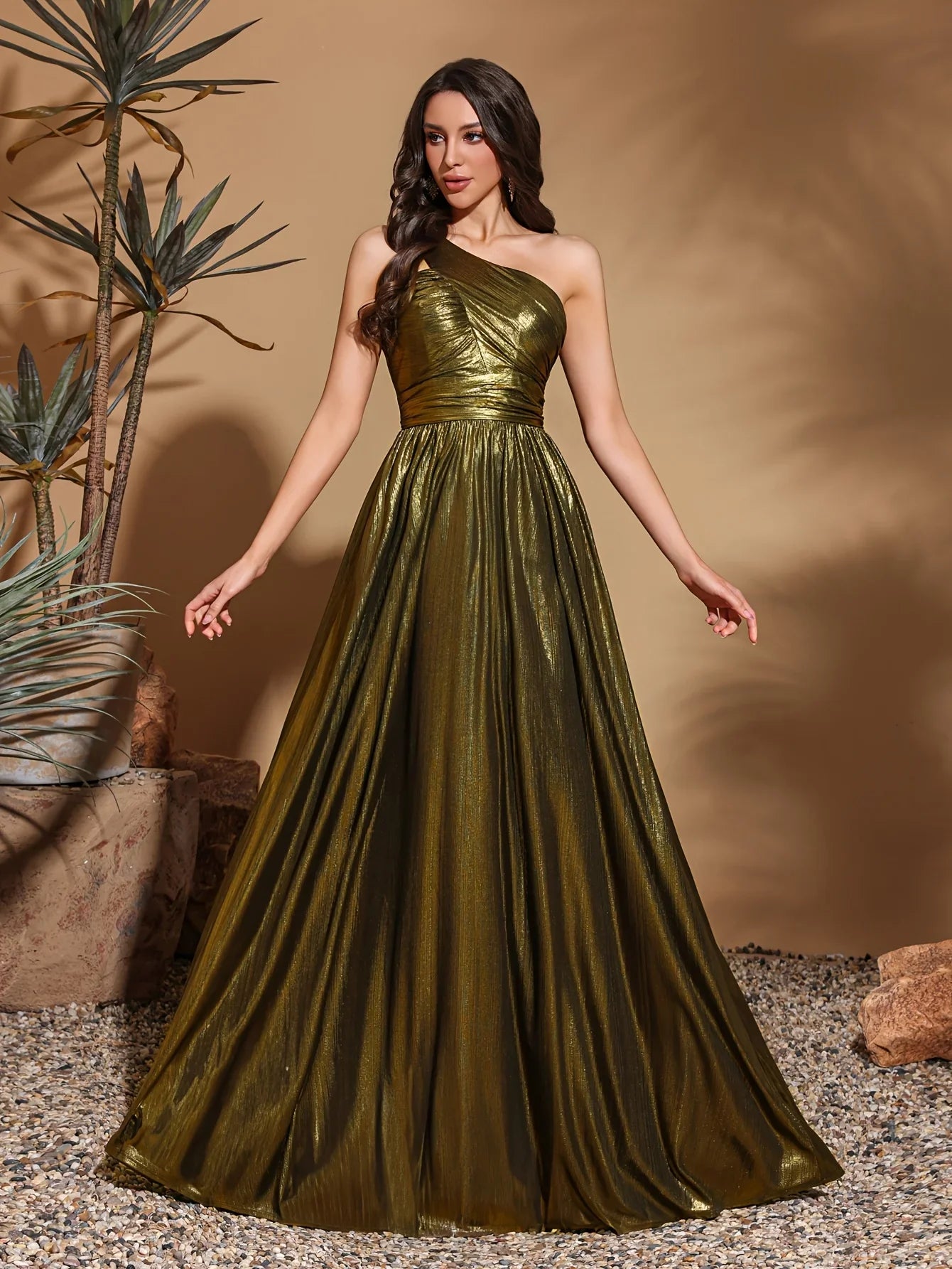 One-shoulder pleated two-sided glossy strapless wedding dress