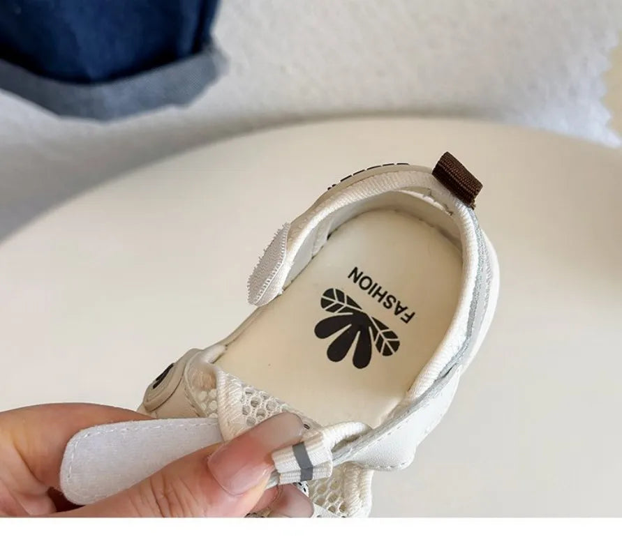 2026 Summer New Style Boys' and Girls' Sandals, with mesh design, providing dry and breathable comfort and anti-slip soles.