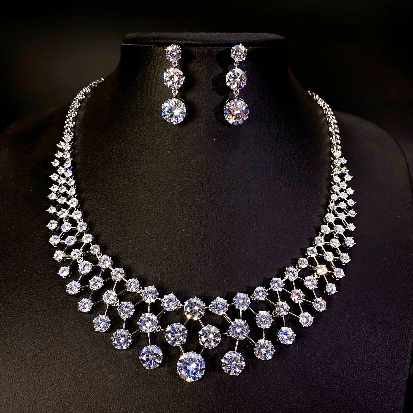Jewelry Set with Round-Cut Necklace and Dangle Earrings Elegant Sparkling Bridal Accessories for Banquets Wedding