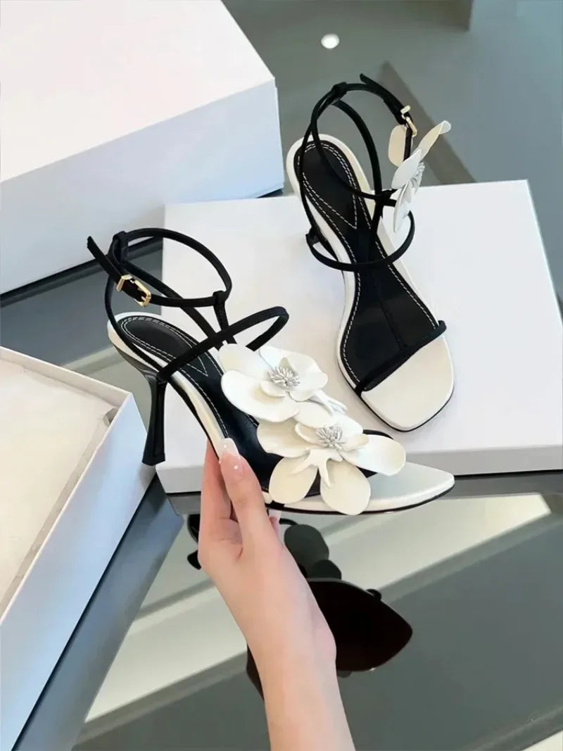 Elegant White Flower Decoration Heeled Sandals for Women Sexy Open Toe Ankle Strap Designer Shoes Fashion Wedding Bridal Shoes