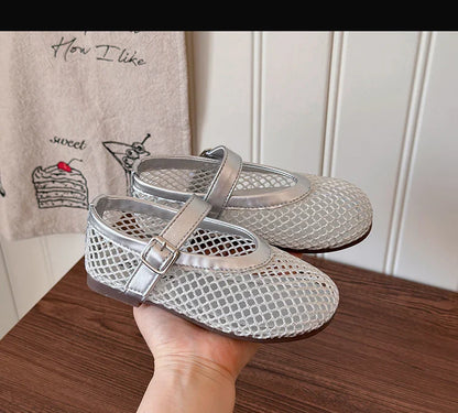 Toddler Girls Mesh Ballet Flats 2026 New Summer Ankle Strap Sandals Non-slip Simple Princess Outdoor Beach Sandals Metallic Gold