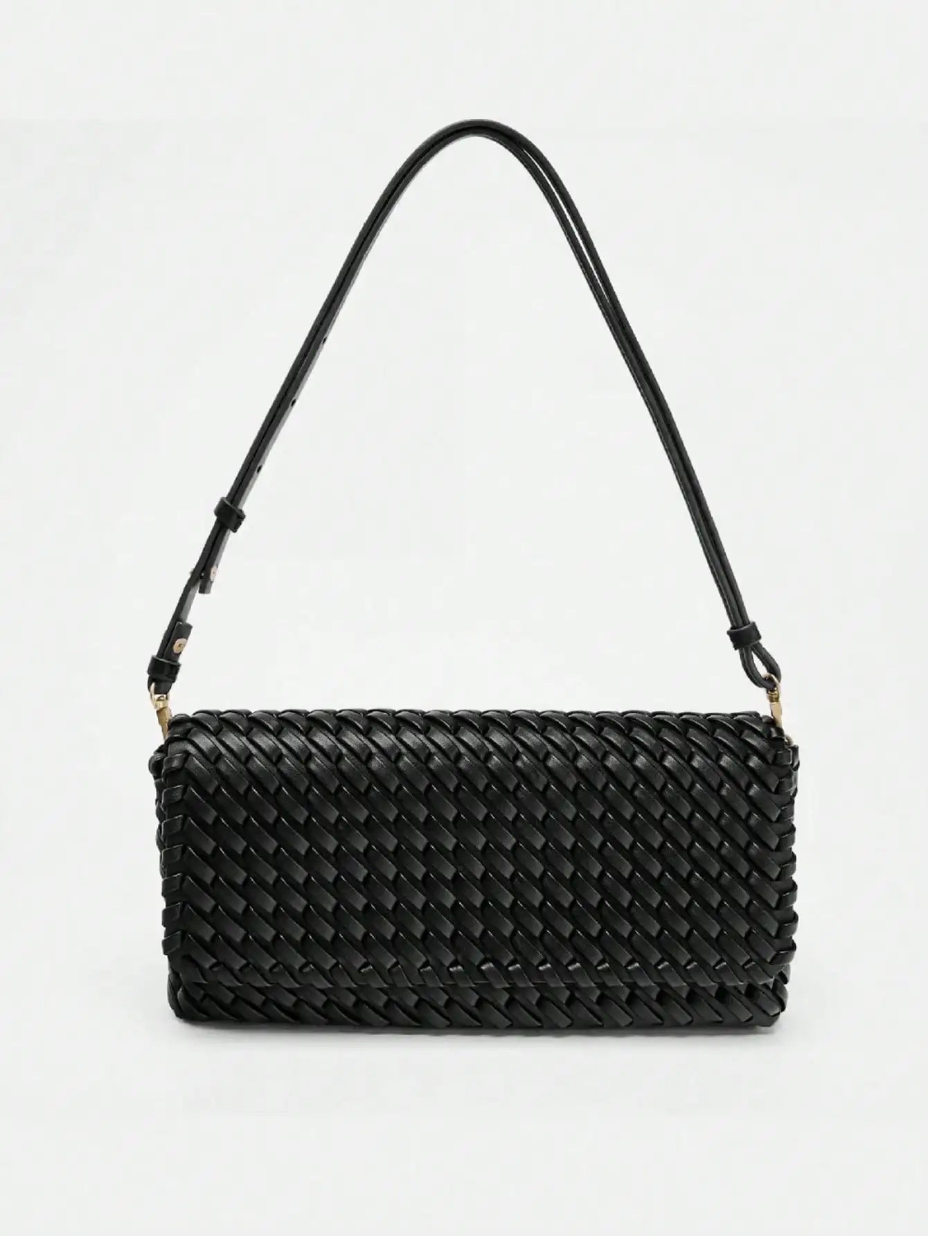 Woven bags exude a sense of sophistication. Single-shoulder crossbody bags and flip bags are simple and versatile