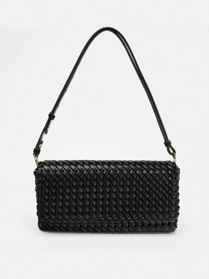 Woven bags exude a sense of sophistication. Single-shoulder crossbody bags and flip bags are simple and versatile