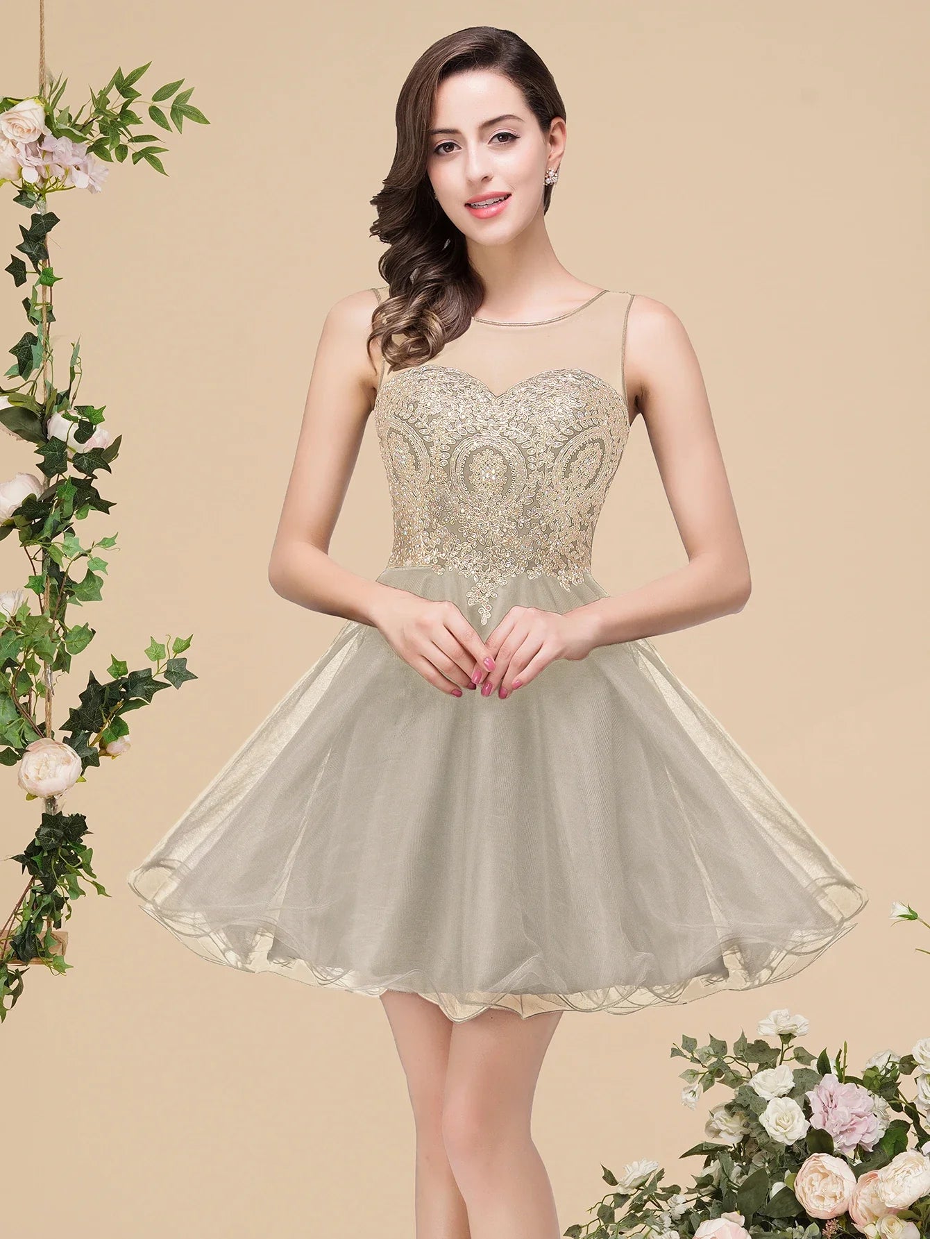 Vestidos Curtos Roxo de Baile com Apliques Dourados, Decote Ilusão A-Line, Mini Vestidos de Festa da Moda para Mulheres, Robe De Soirée