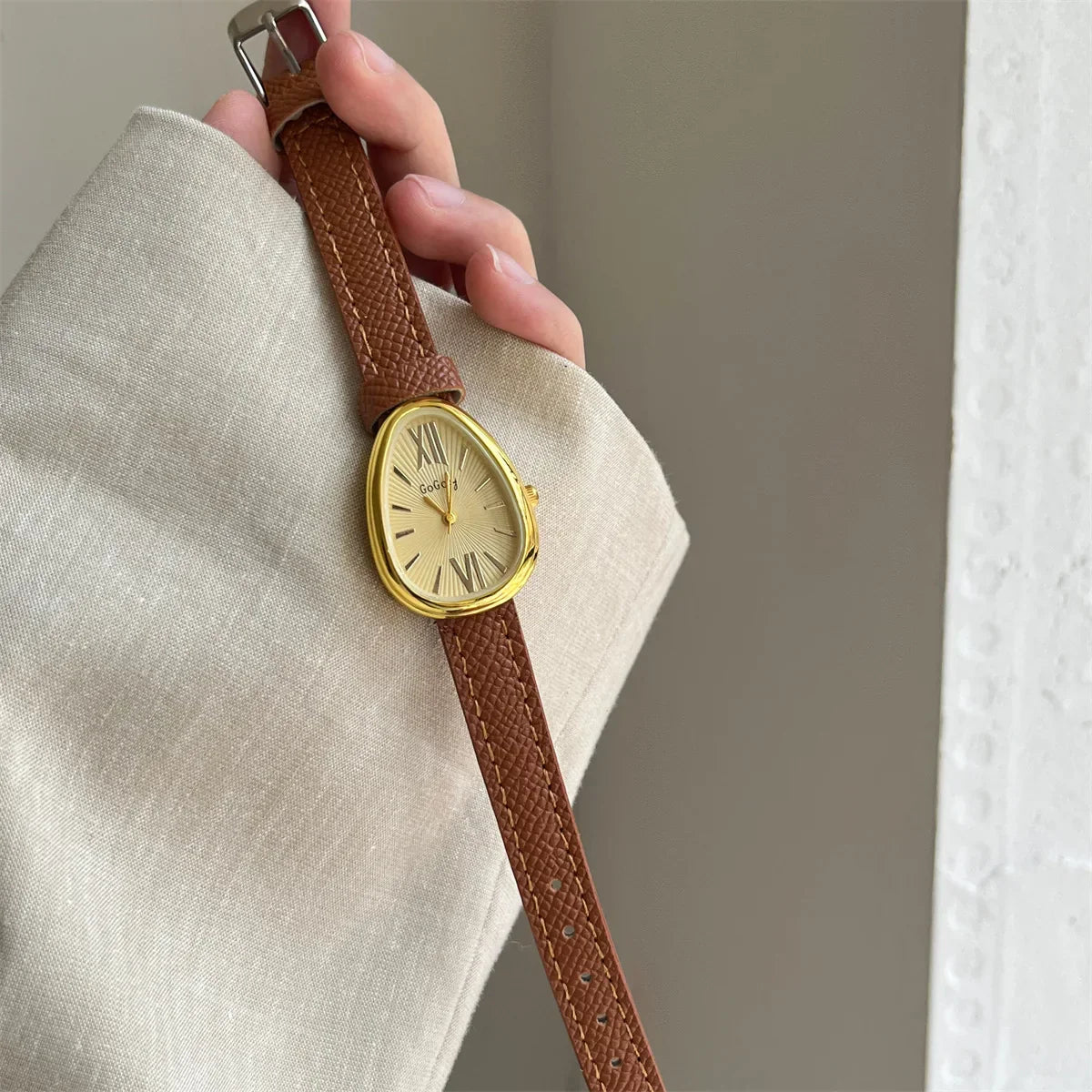 Luxury Brand Women Snake Dial Watch Ladies Fashion Red Leather Strap Quartz Wristwatch Female Gift Dropshipping Clock Relogio