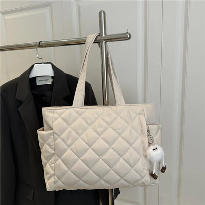 Fashionable Quilted Tote Bag with Cute Plush Bag Decoration, Autumn Leisure Large Capacity Handbag Daily Commuting Shoulder Bag