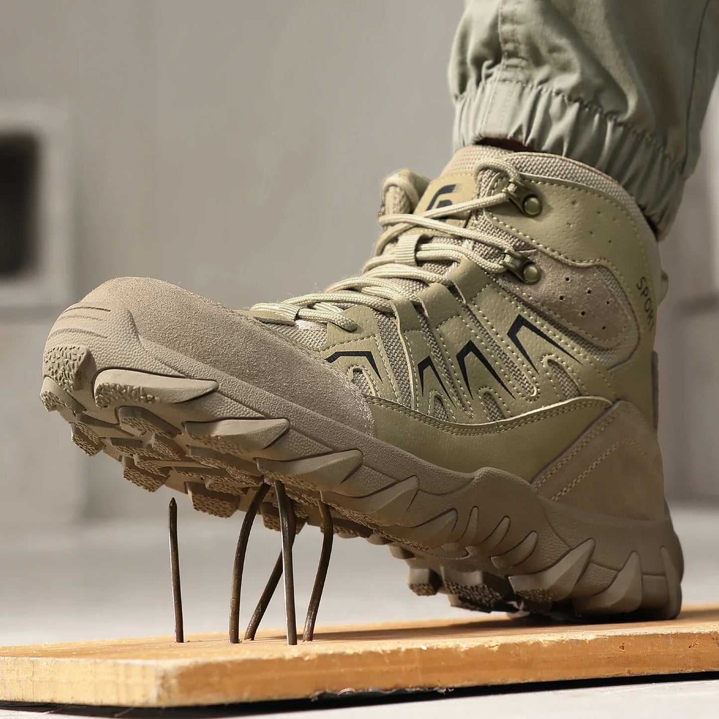High-top men's work shoes and workwear series for all four seasons