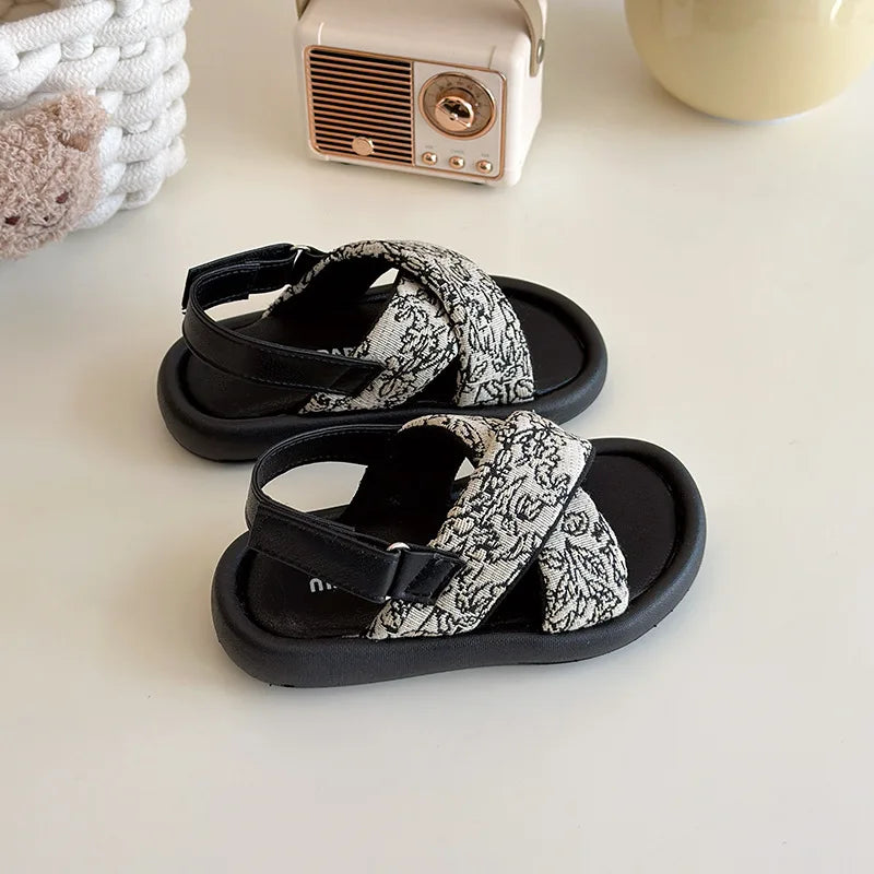 2026 Girls' Sandals Summer New Korean Version Little Girls All Design Sense Cross Strap Beach Sandals Comfort Daily Kids Sandals