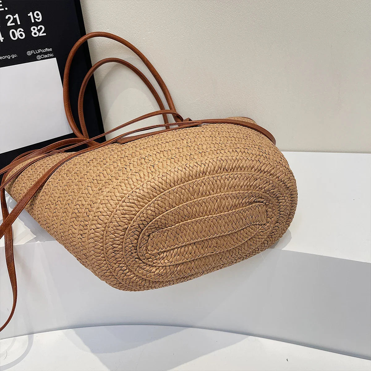 Single-Shoulder Bag, Forest-Style Straw Woven Bag for Women, Beach Vacation Woven Beach Bag, Summer Handmade Bag, New Style to Match with Skirts, Large Tote Bag for Commuting, Work, and Travel