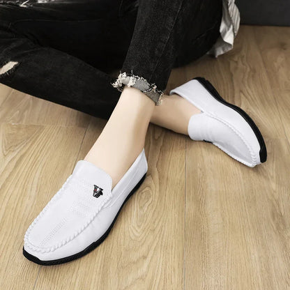 Sapatos Casuais de Couro Masculino Fashion Slip on Italiano Mocassins Formais Marca de Luxo Confortáveis Mocassins Masculinos Sapatos Masculinos Macios para Dirigir