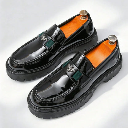 2026 Fashion Bee Design Leather Men Shoes Thick Sole Luxury Slip On Loafers Comfort Fashio Business Party Formal Dress Shoes