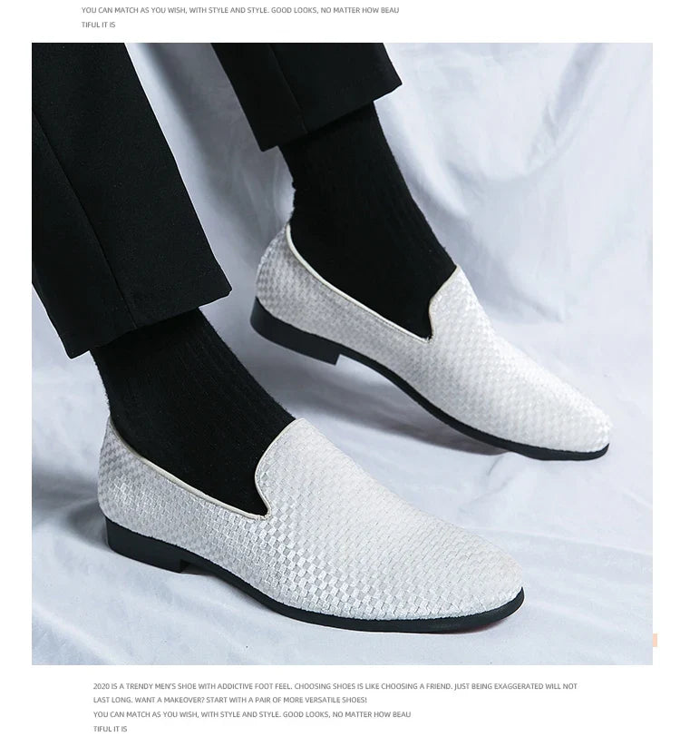 2023 New Velvet Men Loafers Luxury Brand Shoes Slip on Pointed Toe Party Wedding Shoes Fashion Men Loafers Black Wine Red Flats