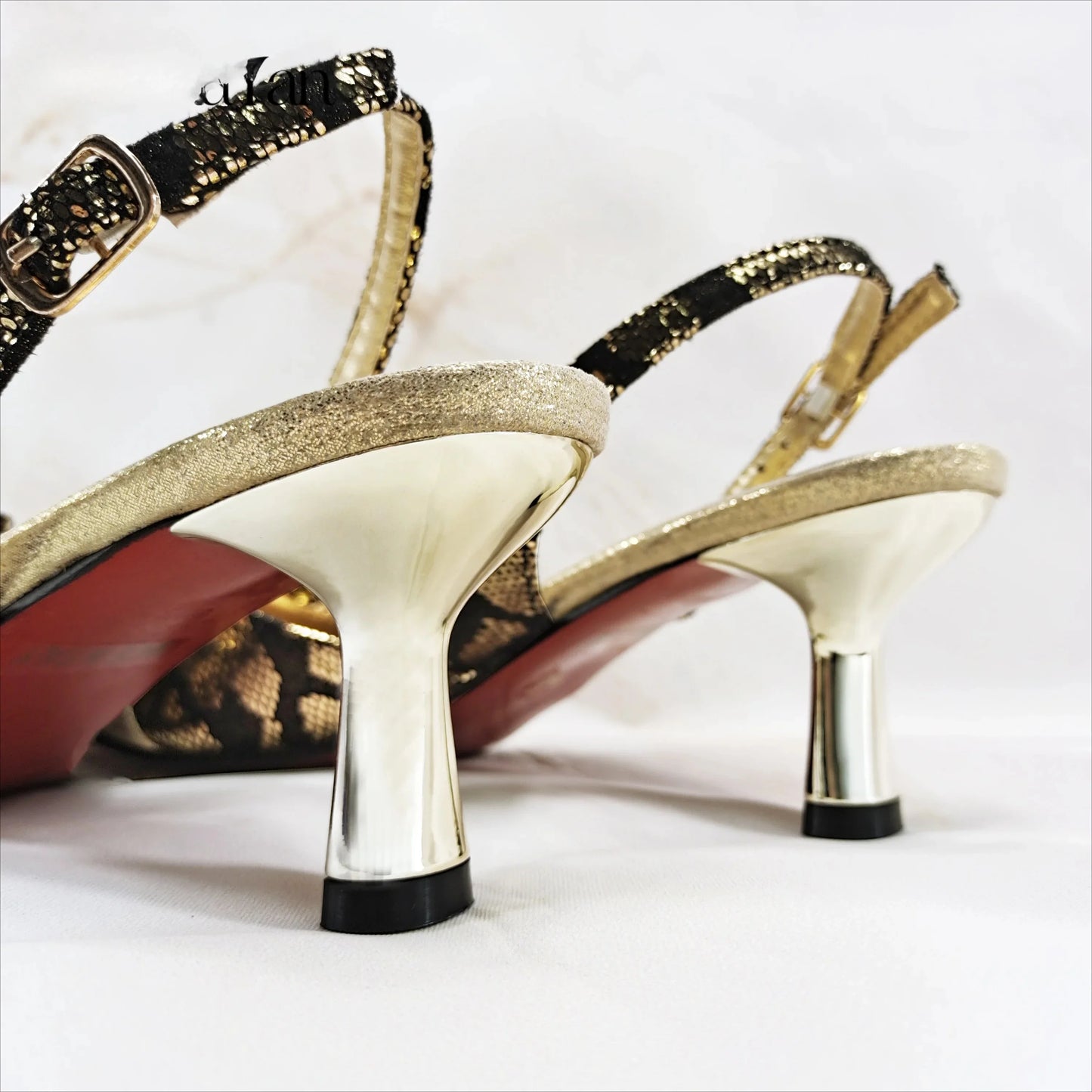 Design Italiano Borboleta Festa Casamento Sandália Bico Fino Slingback com Bolsa Conjunto Dourado