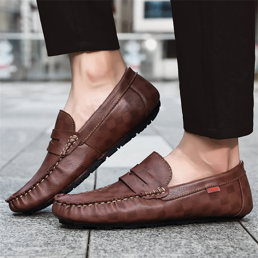 Sapatos Masculinos Casuais de Couro Mocassins Masculinos Designer Slip on Sapatilhas Náuticas de Alta Qualidade Chaussure Homme Tamanhos Grandes 38-47