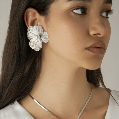 Exaggerated Temperament Metallic Texture Stereo Ginkgo Leaf Flower Imitation Pearl Tassel Dangle Earrings for Women Jewelry Gift