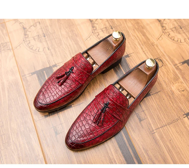 Mens British Loafers Solid Color Pointed Toe Tassel Slip On Classic Fashion Business Casual Formal Wedding Dress Shoes for Men