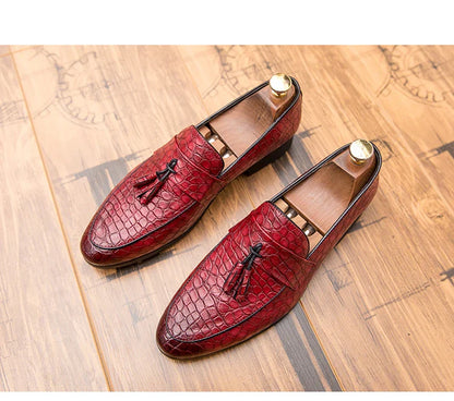 Mens British Loafers Solid Color Pointed Toe Tassel Slip On Classic Fashion Business Casual Formal Wedding Dress Shoes for Men