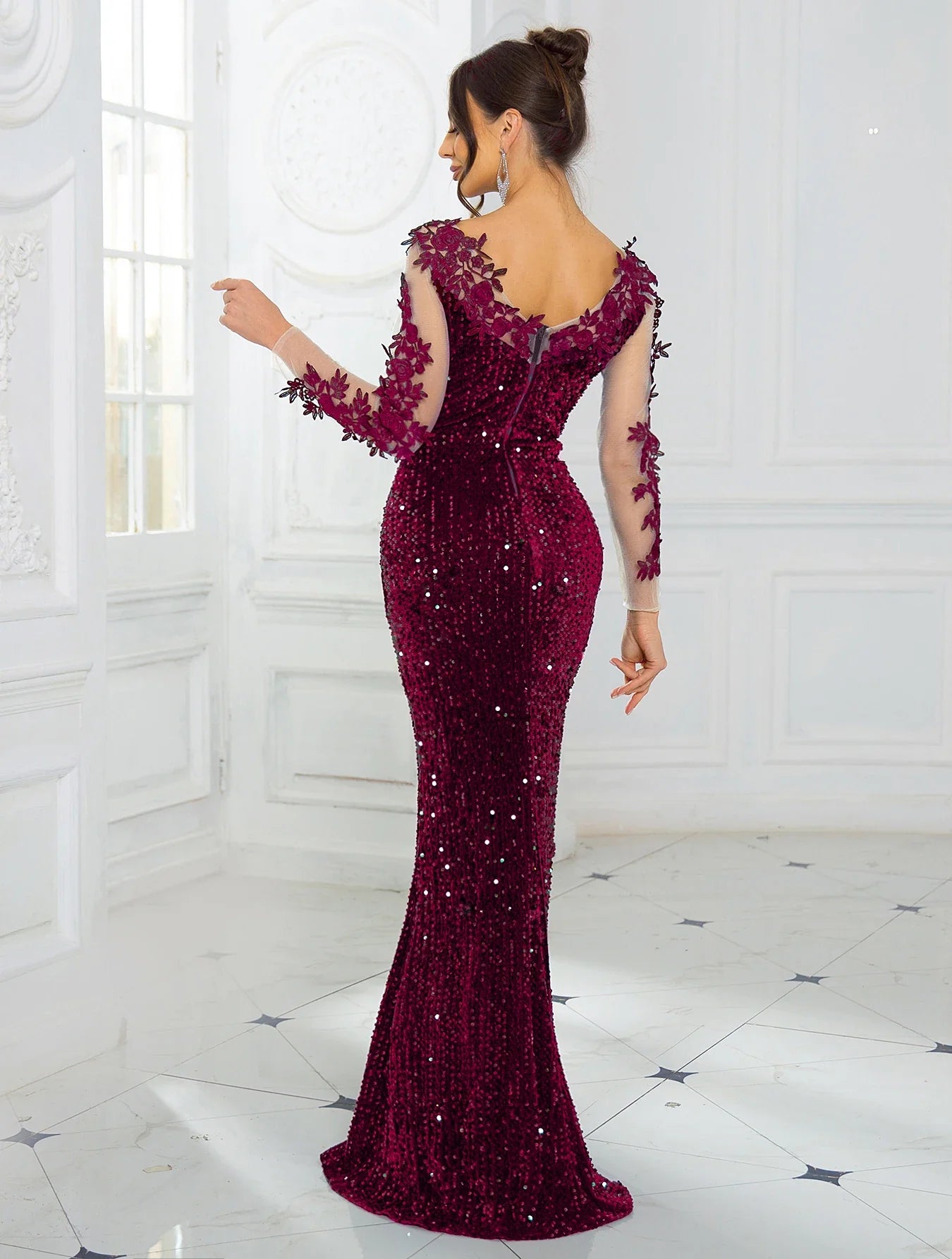 Vestido Longo Elegante de Noite em Veludo com Renda e Paetês, Costas Abertas, Vazado, Manga Comprida, para Formatura e Festa de Casamento