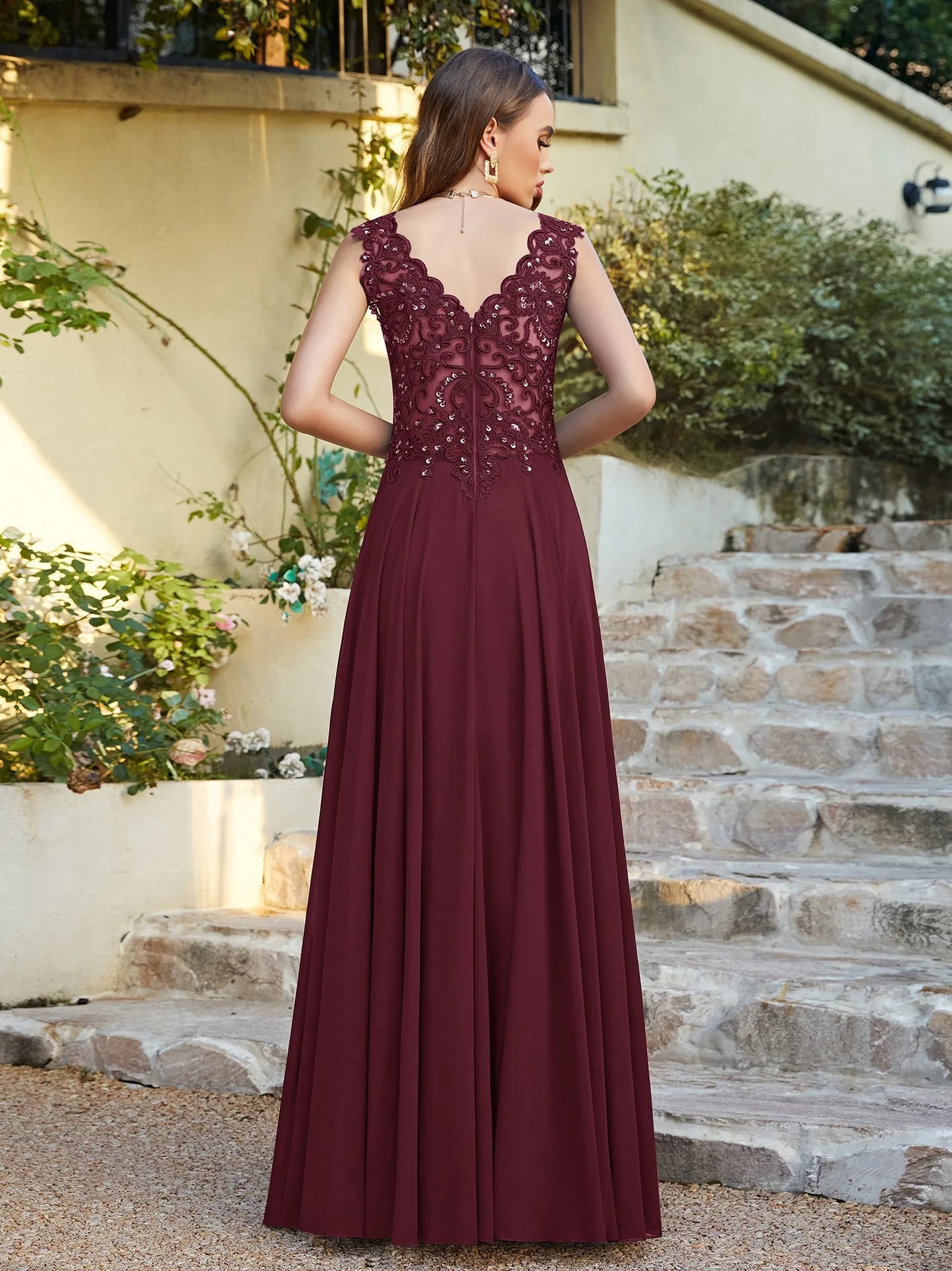 Vestido de festa de casamento em azul marinho com chiffon, renda, bordado, decote em V, cristal, sem mangas, elegante, formal, para madrinha de casamento