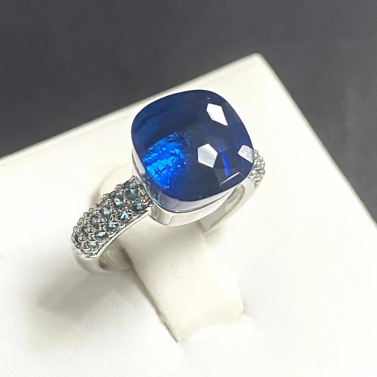10.6mm Classic Ring for Women Light Blue Zircon Blue Topaz Candy Water Drop Crystal Ring Platinum Plated Jewelry Gift