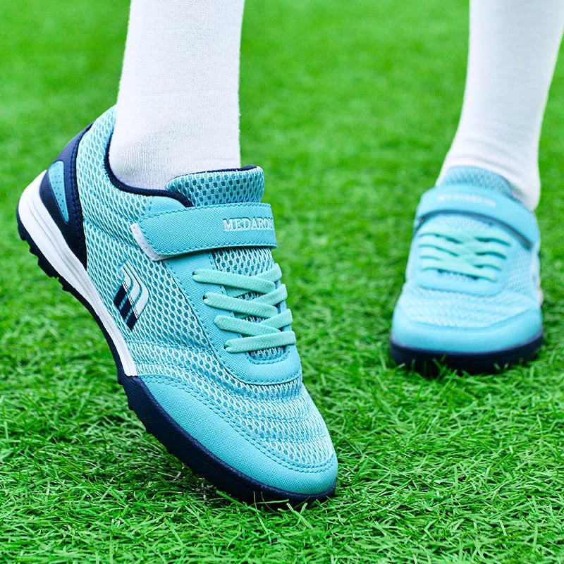 New Boys and Girls Football Shoes with Rubber Soft Nails for Comfortable and Breathable Professional Boys and Girls Football Sho