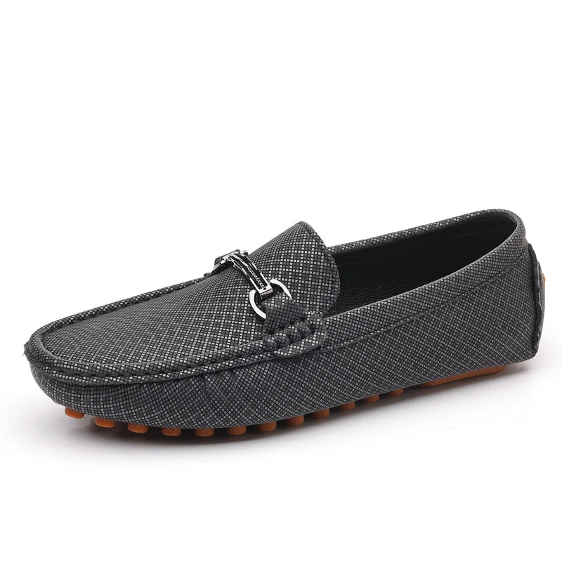 Sapatos de Couro Fashion Sapatos de Negócios Mocassins Pretos Leves Slip On para Homens Sapatos de Couro Elegantes Casuais para Festa e Casamento
