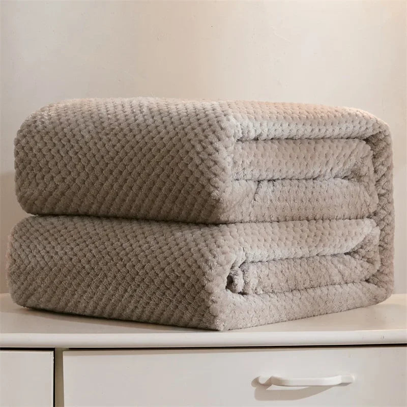 Fluffy Coral Velvet Blanket Flannel Plush Comfortable Thickened and Warm Soft Sofa Throw Blanket for Air-Conditioned Room Luxury