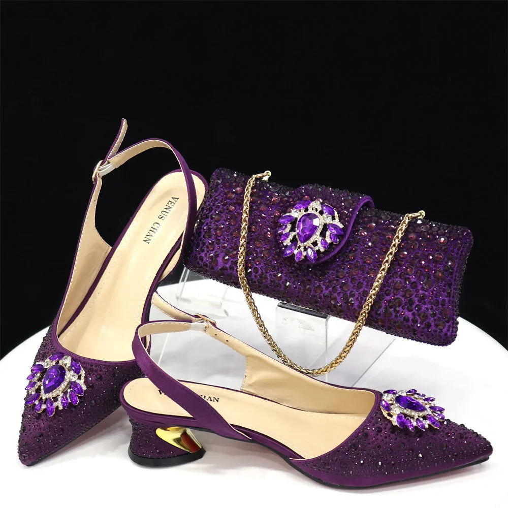 Sandálias Azul Royal Femininas Scarpin de Luxo Salto Médio Design de Strass Sapatos e Bolsas para Festa