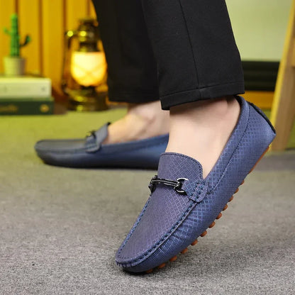 Sapatos de Couro Fashion Sapatos de Negócios Mocassins Pretos Leves Slip On para Homens Sapatos de Couro Elegantes Casuais para Festa e Casamento
