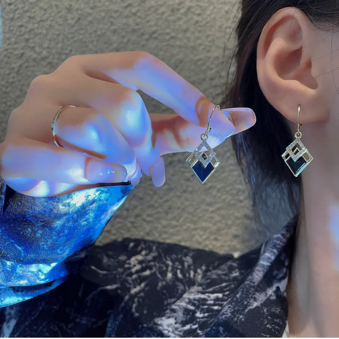 2024 Trending Black Rhinestone Statement Earrings for Women  Korean Gold Color Buckle Pendants Hanging Designer Earrings Jewelry