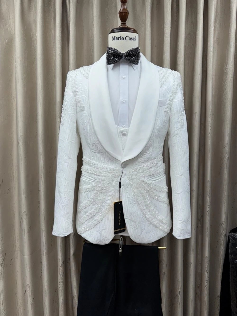 Ternos Masculinos Jacquard Brancos Elegantes com Miçangas 3 Peças Roupa de Dança Plus Size Conjunto de Terno Masculino com Gola Xale Manga Longa Outono Smoking