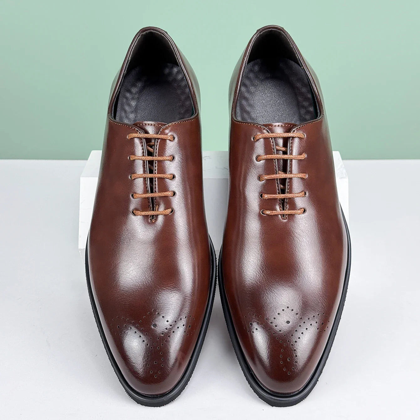 Men's British Style Oxford Loafers Formal Leather Shoes Pointed Toe Breathable Non-Slip Business Dress Wedding Office Red Sole