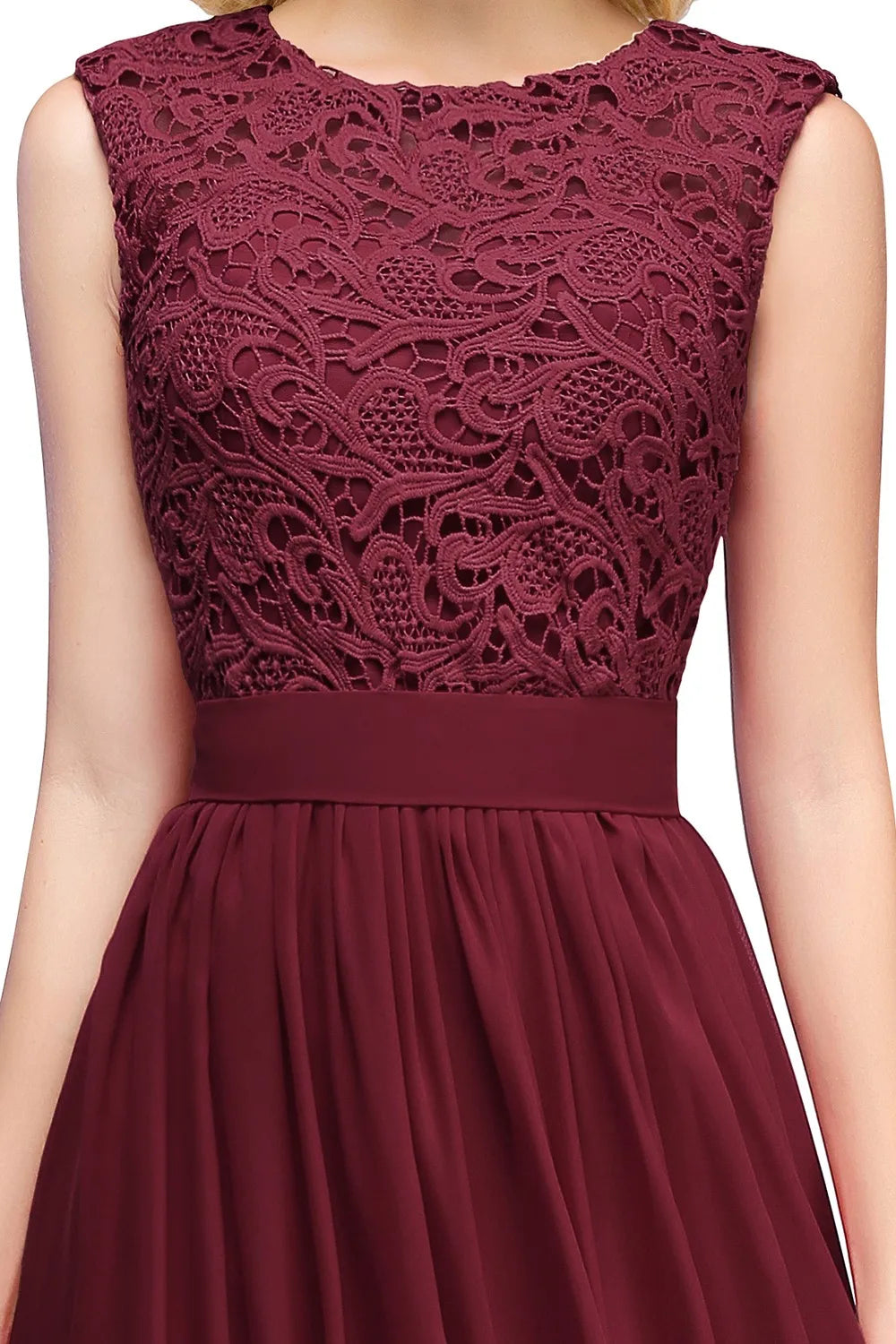 Elegante Vestido de Madrinha Verde Menta com Corpete de Renda Floral e Saia Fluida de Chiffon - Vestido de Gala Sem Mangas para Festa de Casamento